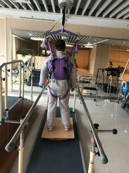 1.天轨悬吊减重步态训练.jpg 1.天轨悬吊减重步态训练.jpg