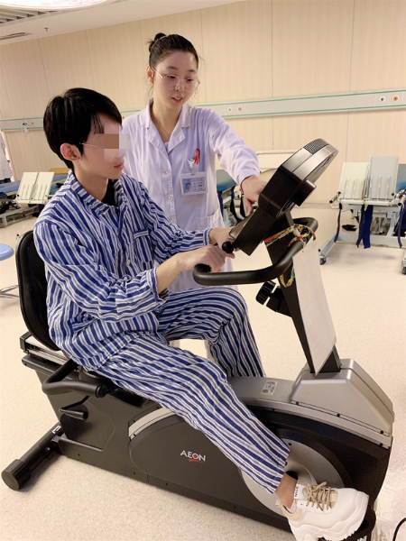 2.下肢功率车训练.jpg 2.下肢功率车训练.jpg