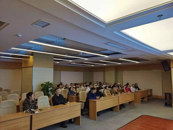 2（左一为王彤教授）.jpg